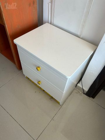 שידה מעץ מלא