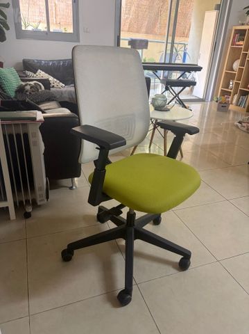 כיסא משרדי