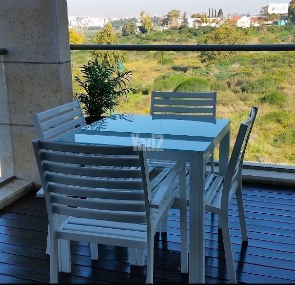 שולחן חוץ