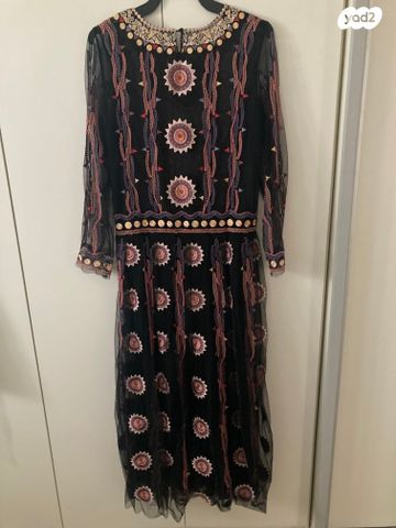 שמלה רקומה של Christian dior
