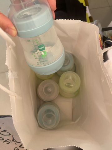 6 בקבוקי מאמ קטנים