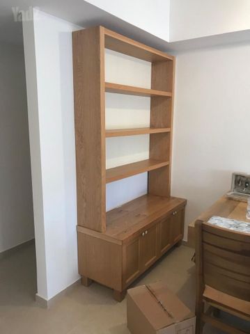 ספריה מעץ אלון