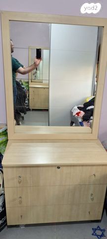 שידה טוואלט עם מראה גדולה