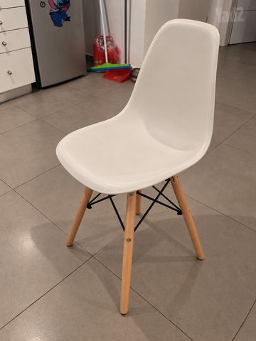 4 כיסאות