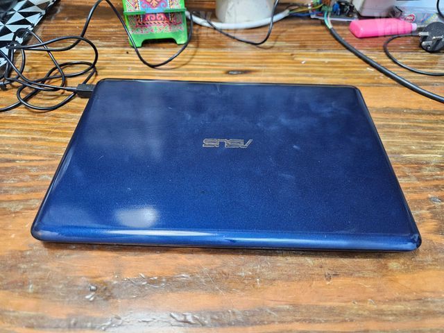 מחשב נייד Asus EeeBook L200H