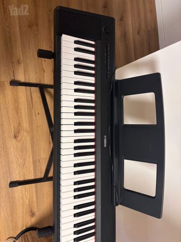 אורגן yamaha np15b עם מעמד