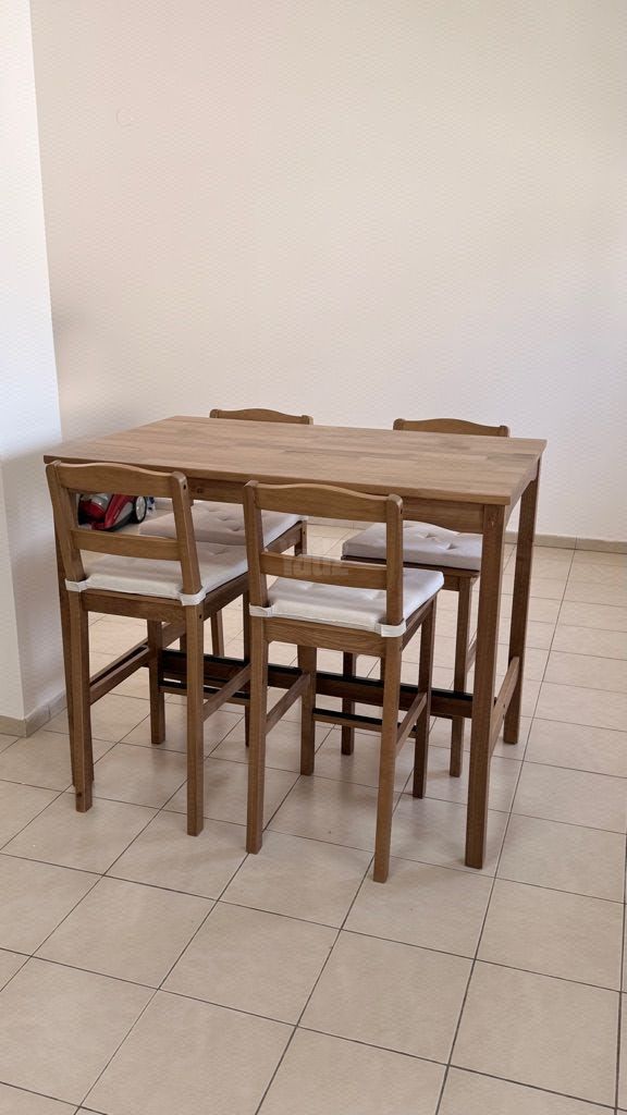 שולחן בר ו 4 כסאות