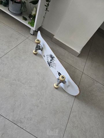 סקייטבורד Quiksilver