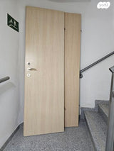 2 דלתות עץ פנים במצב מעולה