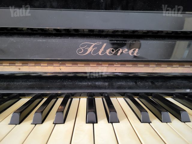 פסנתר יפני Flora