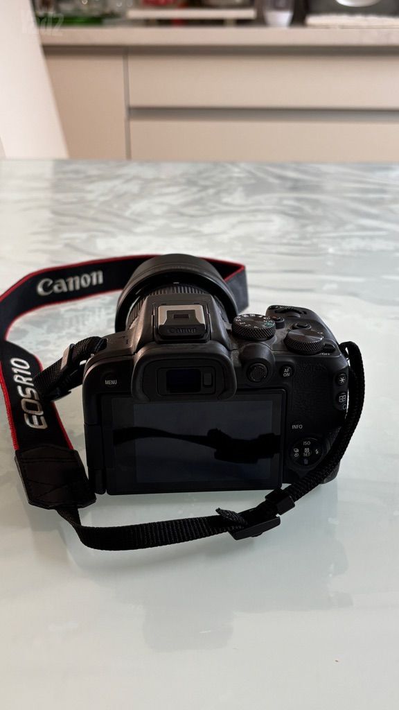 Canon EOS R10