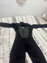 שתי חליפות גלישה