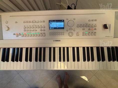 YAMAHA DGX 670