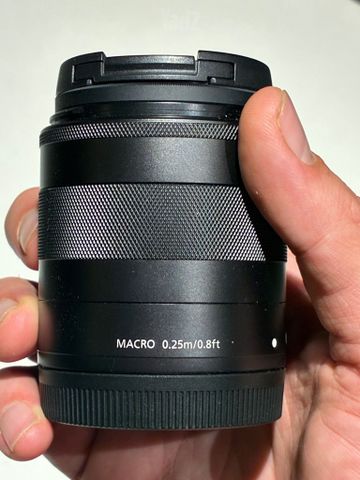 עדשת זום Canon EF-M 18-55mm