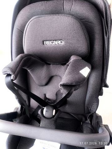 עגלת תינוק recaro