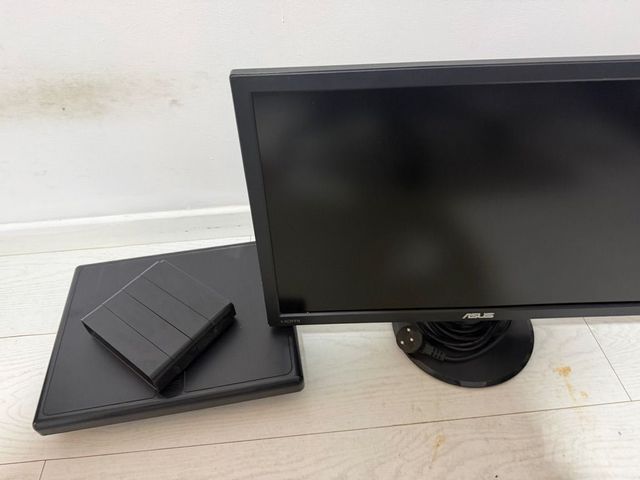 מסך מחשב asus