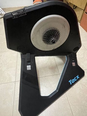 טריינר Tacx Neo 2T