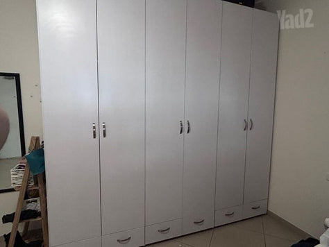 ארון שש דלתות ושולחן עבודה