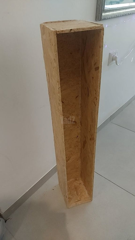 אדנית לעציצים או ארגז אחסון