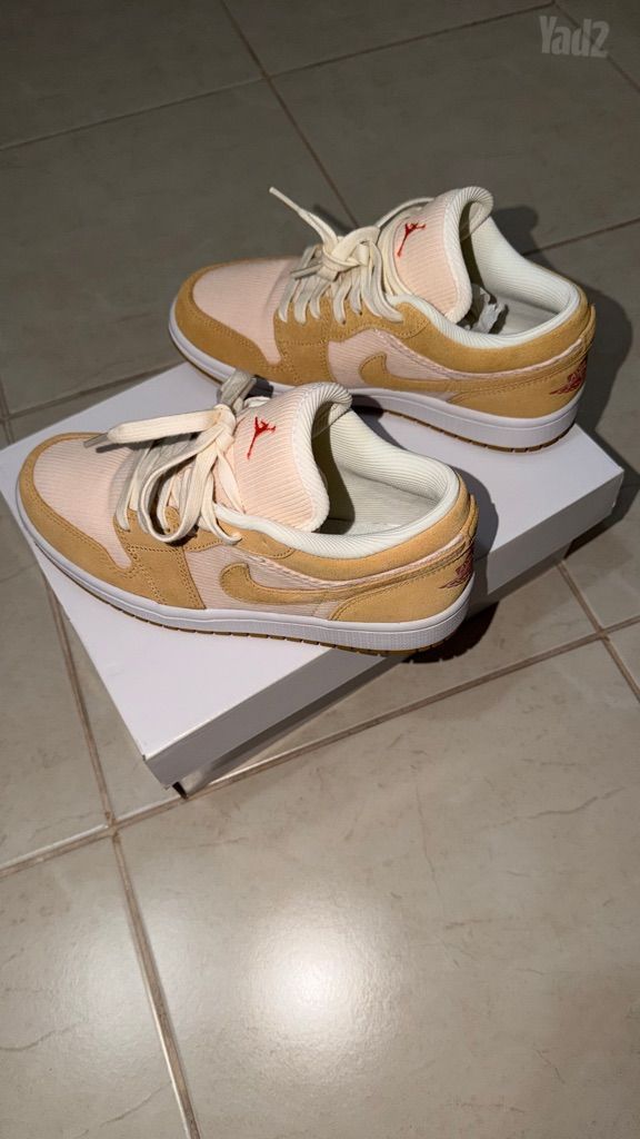 AIR JORDAN  36.5