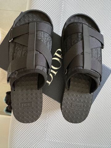 DIOR FLIP FLOP FOR MEN’s