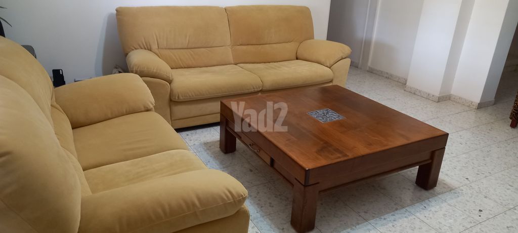 סלון כולל שולחן