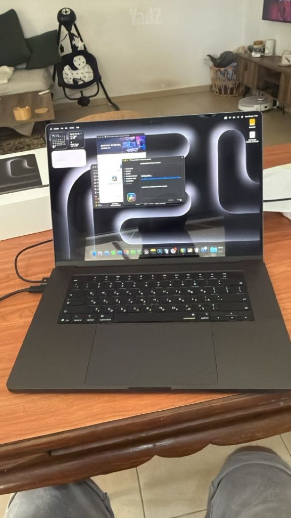 Macbook M5 Max 64Ram 2TB