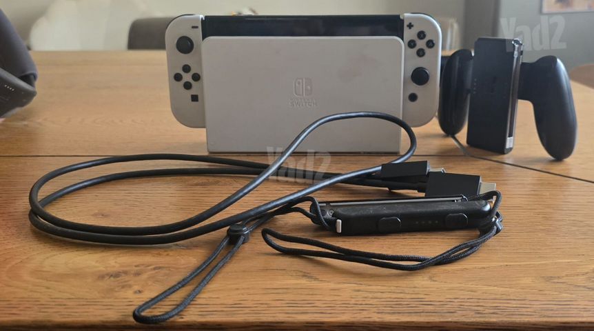 Switch Oled עם אביזרים ומשחק