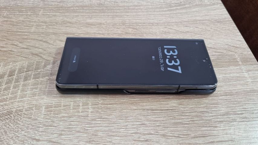 Samsung fold 5 256 GB 12 RAM