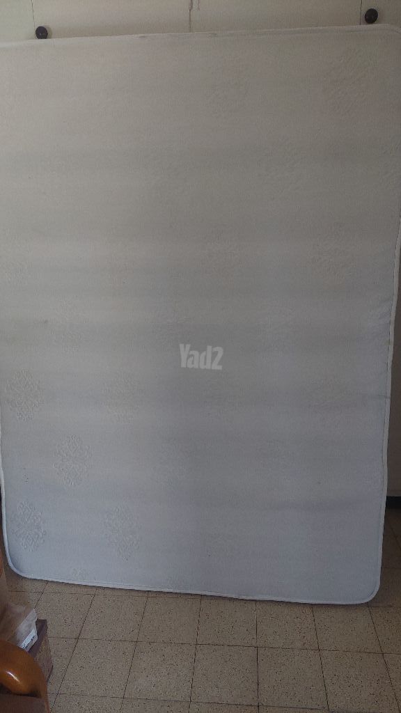 בסיס  עץ ומזרן