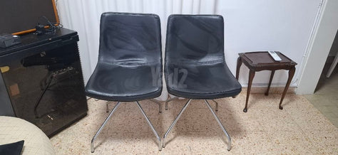 2 כסאות מעור