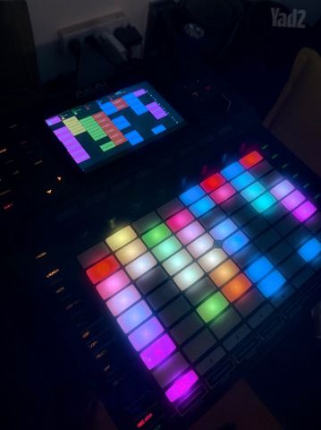 AKAI Professional MPC Live 2