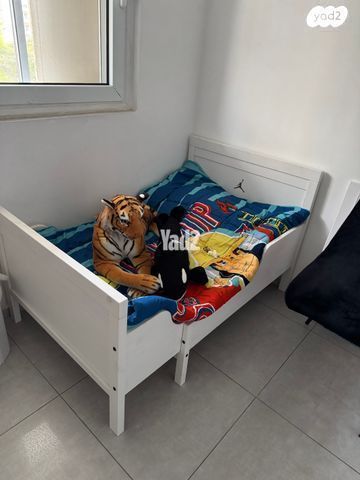 מיטה מתארכת מאיקאה עץ מלא