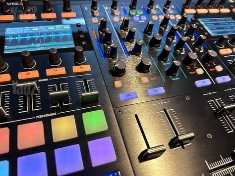 קונטרולר DJ TRAKTOR S8