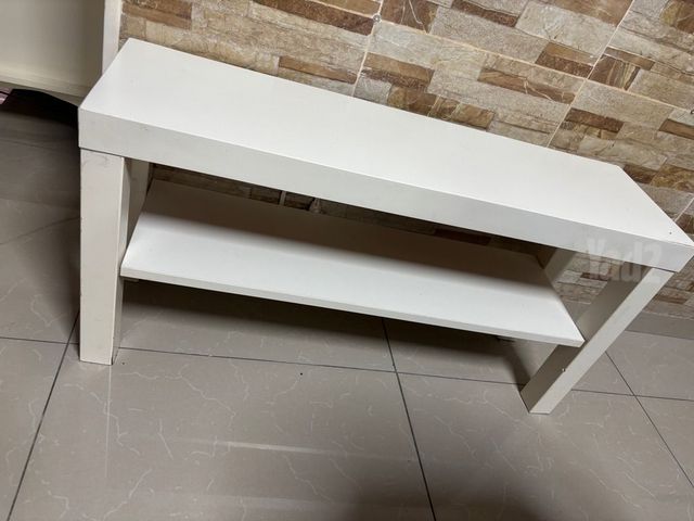 שידה לבנה