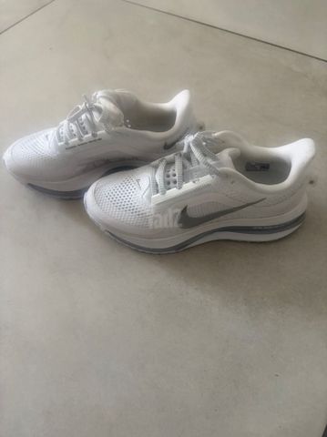 נעלי Nike Pegasus Premium