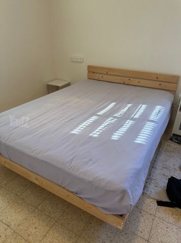 מיטת עץ זוגית
