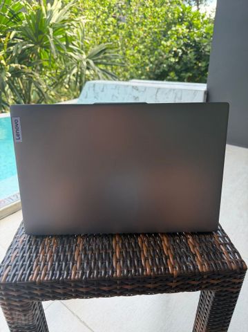 Lenovo IdeaPad Slim 3 15IAH
