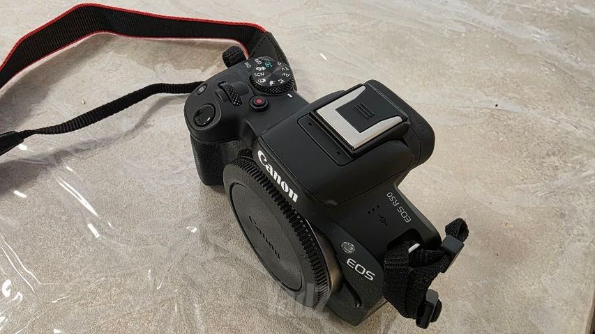 מצלמה Canon EOS R50