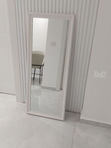 מראה לבנה