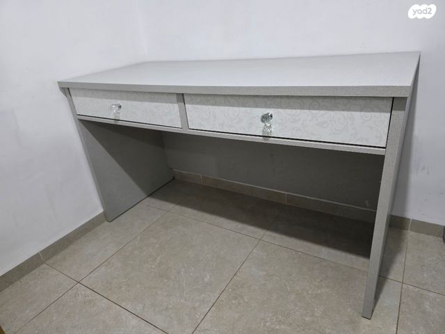 שולחן משרדי