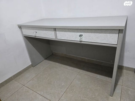 שולחן משרדי