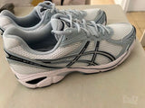 נעלי ASICS