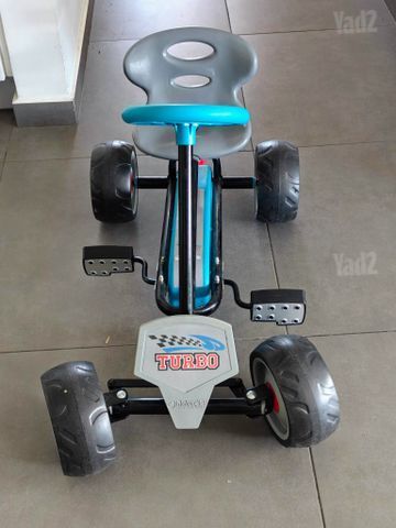 מכונית פדלים