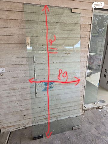דלת זכוכית