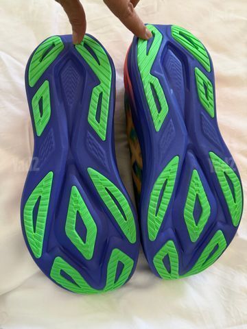 נעלי ריצה  ASICS Superblast 3