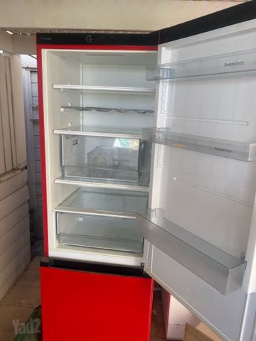 מקרר צבע אדום