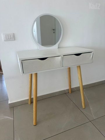 שולחן איפור