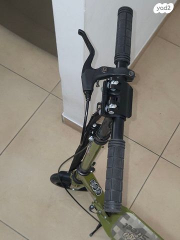 קורקינט עם בולמי זעזועים
