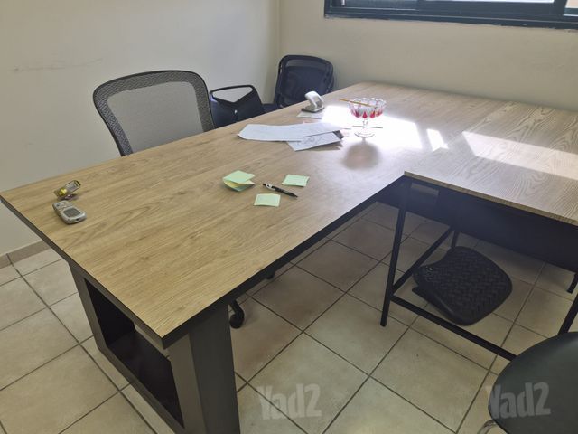 שולחן ישיבות